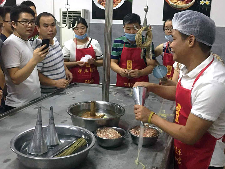 廣東中匯合創(chuàng)房地產(chǎn)來榮業(yè)參觀交流