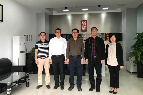 黃圃鎮(zhèn)黨委書(shū)記關(guān)瑞麟到榮業(yè)食品調(diào)研，寄語(yǔ)譜寫(xiě)高質(zhì)量發(fā)展的時(shí)代華章