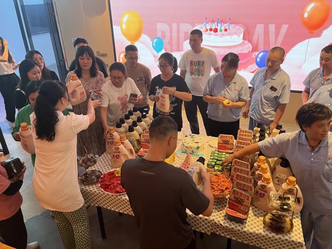 見證幸福 共度美好 | 榮業(yè)開展職工集體生日會