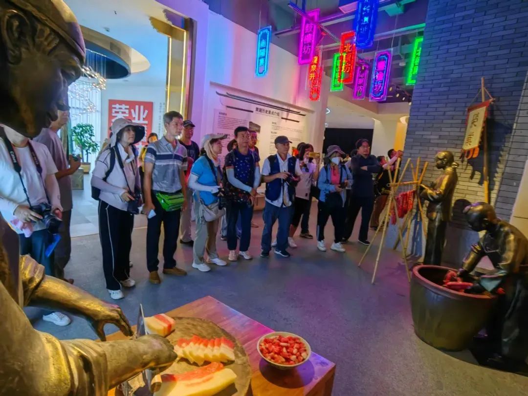 多地青年攝影協(xié)會聯(lián)合到訪榮業(yè)采風拍攝